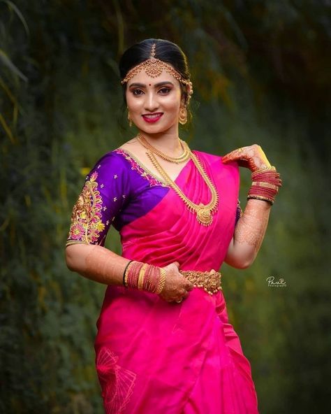 Puberty Poses, Contrast Blouse Designs, Blouse Designs For Silk Sarees, Mangala Snanam, Contrast Saree, Telugu Bride, Indian Bride Poses, Indian Bride Photography Poses, Indian Wedding Poses