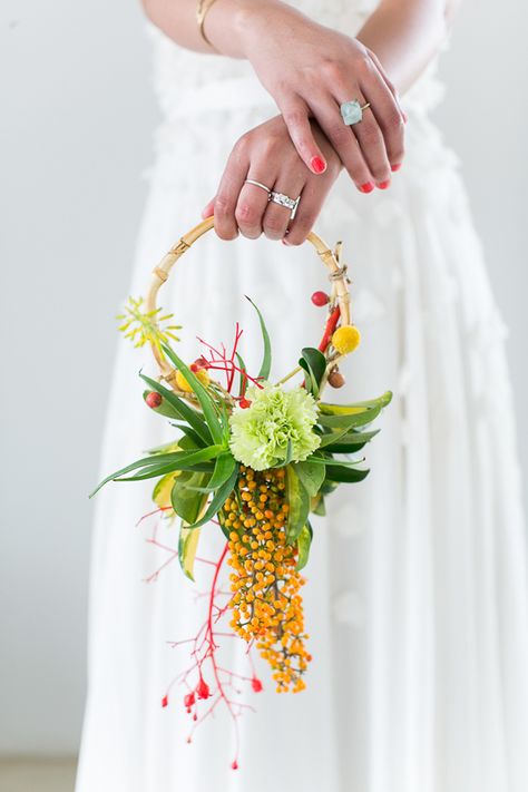 Hoop Bouquet / Colourful South African Wedding Inspiration via SouthBound Bride Bridesmaid Bouquet Alternatives, Bouquet Champetre, Wedding Hoop, Bouquet Bride, South African Weddings, Wedding Scene, Wedding Wreaths, Deco Floral, Bride Bouquets