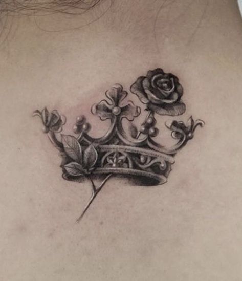 Letter S Tattoo, Crown Tattoos For Women, Rose Tattoos For Women, Crown Tattoo Design, King Tattoos, Crown Tattoo, Cool Small Tattoos, Tattoo Designs For Girls, Sleeve Tattoos For Women