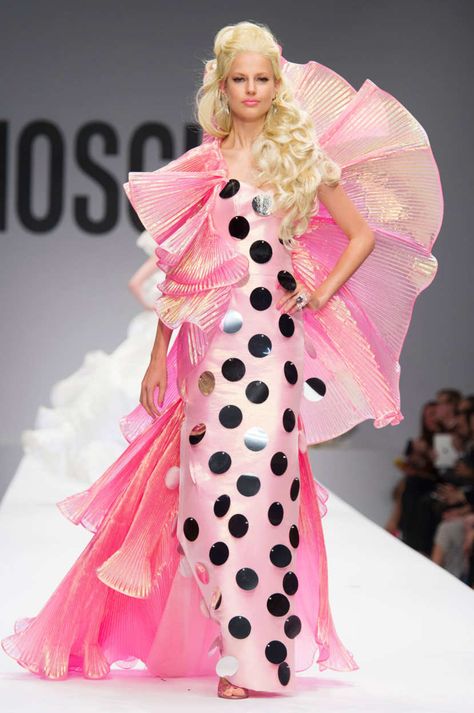 Moschino 2015, Dolly Fashion, Mode Rose, Barbie Style, Style Makeover, Milano Fashion Week, Dior Couture, Cat Walk, Spring Summer 2015