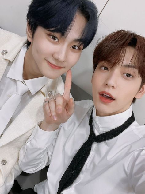 TXT - Soobin selfie with Jungwon from Enhypen  Posted on TXT Translations' Twitter, captioned: i really adore you a lot, jungwon.  Dec. 17, 2021 Ansan, Am I Dreaming, I Adore You, Tomorrow X Together, Twitter Update, Asian Men, Love You So Much, K Idols, Pop Group