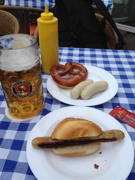 Nothing better than Octoberfest in Germany Octoberfest Aesthetic, German Culture, Oktoberfest Germany, Oktoberfest Food, German Desserts, Dining Etiquette, Food Clothes, How To Make Sausage, Sustainable Food