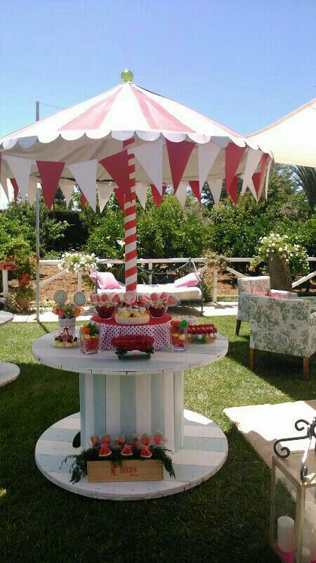 Outdoor Food Table Display, Diy Trade Show Display, Candy Stand Ideas, Candy Cart Decoration, Mesas Candy Bar, Candy Cart Ideas, Diy Candy Cart, Candybar Diy, Snowball Stand