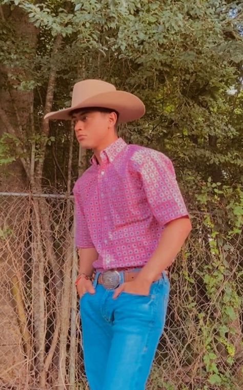 Men In Denim, Western Apparel, Kenny Chesney, Country Boys, Boys Jeans, Jeans Men, Cortes De Cabello, Pink Shirt, Western Outfits