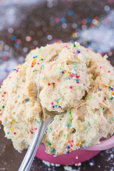 3 ingredient cake batter dip. Edible Cake Batter, Carrot Cake Dip, 3 Ingredient Cake, Easy Dessert Dips, Cake Batter Recipes, 3 Ingredient Cakes, Cake Batter Dip, Cake Dip, Funfetti Cake Mix