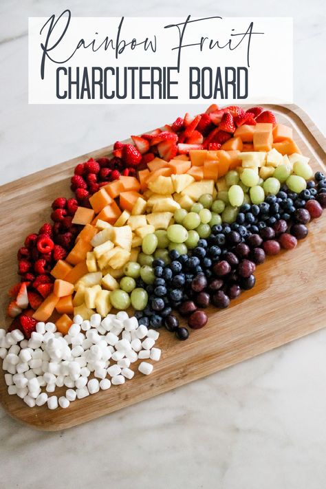 Pride Charcuterie Board, Rainbow Cheese Board, Rainbow Snack Board, Rainbow Food Board, Fruit Rainbow Platter, Fruit Charcuterie Board Ideas, Rainbow Platter, Rainbow Fruit Platter, Fruit Charcuterie Board