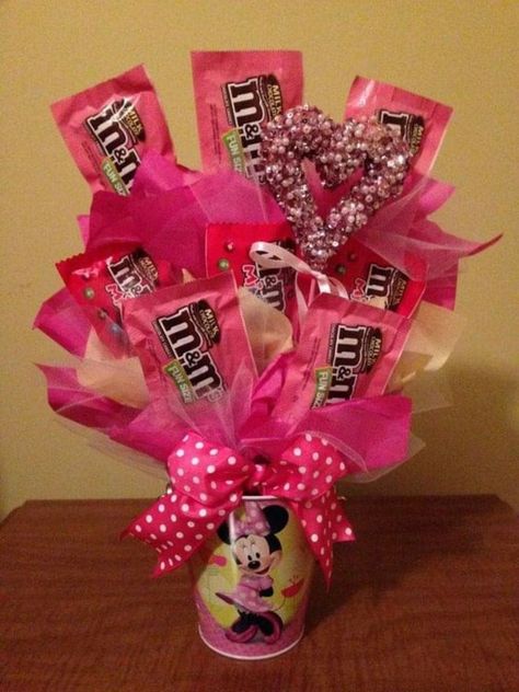 Valentines Day Candy Bouquet, Valentines Candy Gifts, Valentine's Candy, Valentines Door, Door Decoration Ideas, Valentine Card Box, Valentines Candy, Candy Arrangements, Valentines Day Baskets