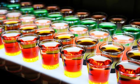 How to Make Vegan Jello Shots Alcoholic Candy Drinks, Lemon Drop Jello Shots, Alcoholic Candy, Vegan Jello Shots, Vegan Jello, Alcohol Candy, Candy Drinks, Liquor Drinks, Sour Taste