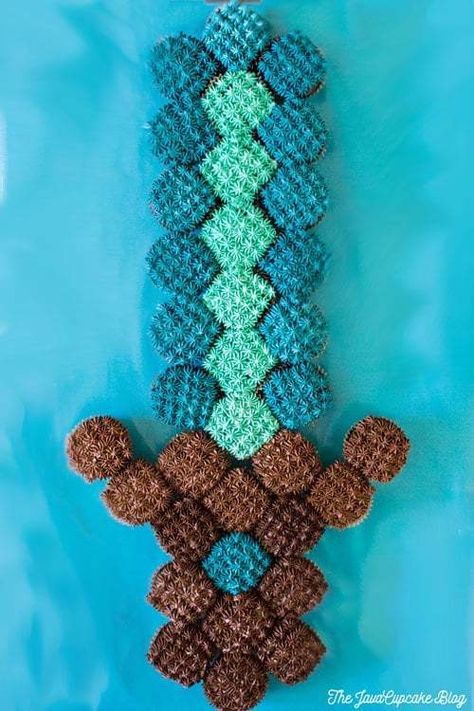 Minecraft Birthday Party: Ideas for a Minecraft Birthday | Mimi's Dollhouse Diy Minecraft Cake Easy, Easy Minecraft Cupcakes, Minecraft Cake Ideas Easy, Minecraft Baking, Minecraft Cookie Cake, Mindcraft Cakes Birthday Boys, Minecraft Brownies, Minecraft Cupcakes Ideas, Minecraft Desserts