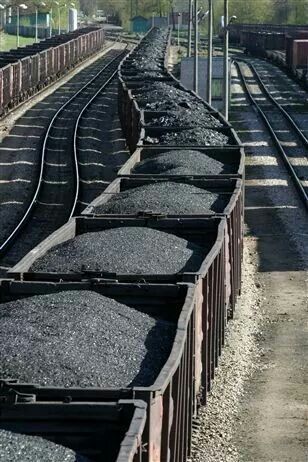 Unit train of coal Coal Miners, Salon Suites, Army Corps Of Engineers, Train Pictures, Coal Mining, The Train, Solar Energy, West Virginia, Newcastle