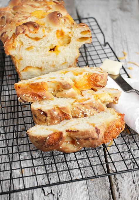 Homemade Chunky Cheddar Cheese Bread Amish Cheese Bread, Cheddar Cheese Bread Recipe, Chunky Cheese, Cheddar Cheese Bread, Cheesy Snacks, Garbage Bread, Savoury Bread, Bun Recipes, Yeast Recipes