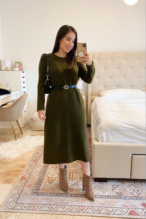 Long Sleeve Sweater Dress Outfit, Fall Outfits Green, Green Winter Dresses, Olive Green Sweater Dress, Green Jumper Dress, Jumper Dress Outfit, Medi Dress, Dressy Fall Outfits, Green Dress Outfit