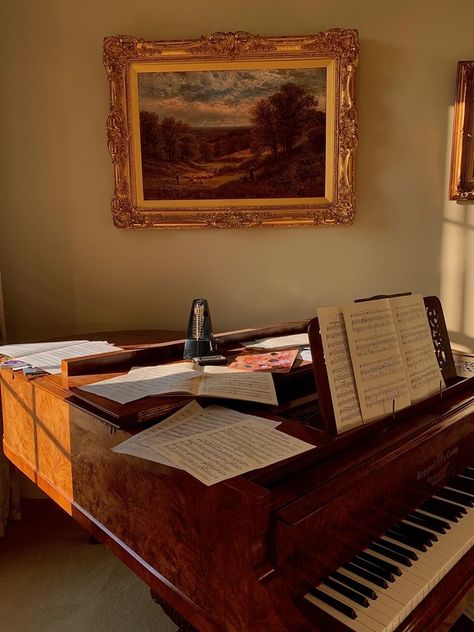 Classical Music Aesthetic Piano, Classical Piano Aesthetic, Dreamy Music Aesthetic, Classics Student Aesthetic, Classical Music Room, Aesthetic Classical Music, Classic Music Aesthetic, Classical Musician Aesthetic, Old Music Aesthetic