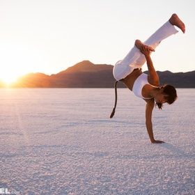 Have you ever wondered what may be holding you back from learning and being great at Dabke? From being confident and joining in the fun at weddings and parties? Capoeira Girl, Capoeira Art, Brazilian Dance, Brazilian Martial Arts, Elements Of Dance, Martial Arts Forms, Human Movement, Karate Martial Arts, Salsa Dance