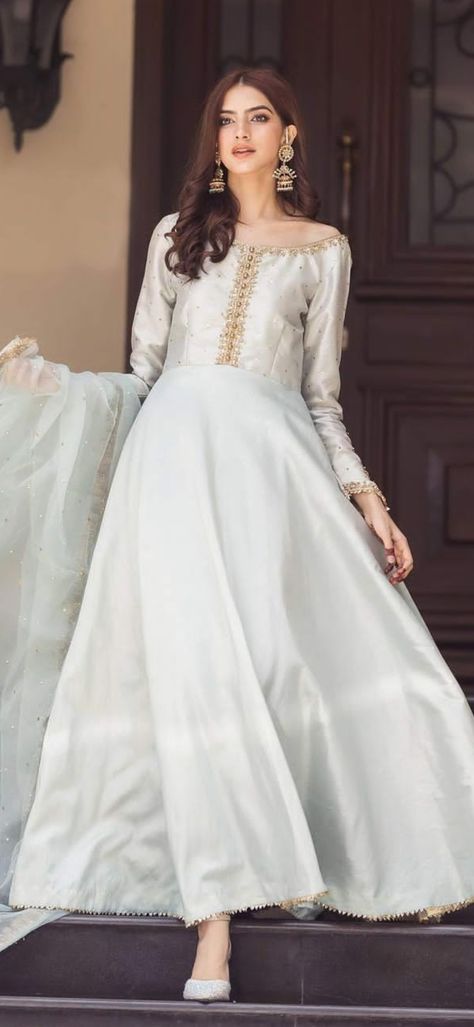 White Long Frocks Pakistani, White Fancy Dresses Pakistan, Long Frocks Designs, Party Wears, Pakistan Dress, Frock Designs, Long Frock Designs, Frock Style, Beautiful White Dresses