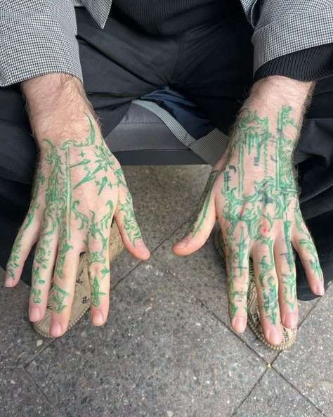 Hand Palm Tattoos, Green Tattoos, Palm Tattoos, Tatuaje A Color, Weird Tattoos, Hand Tattoo, Dope Tattoos, Tattoo Tattoo, Creative Tattoos