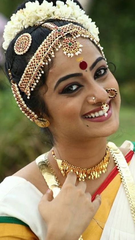 Namitha Pramod, Clothes Drawing, Nauvari Saree, Indian Bridal Photos, Indian Classical Dance, Classical Dance, Ankle Jewelry, Embrace Life, Face Images