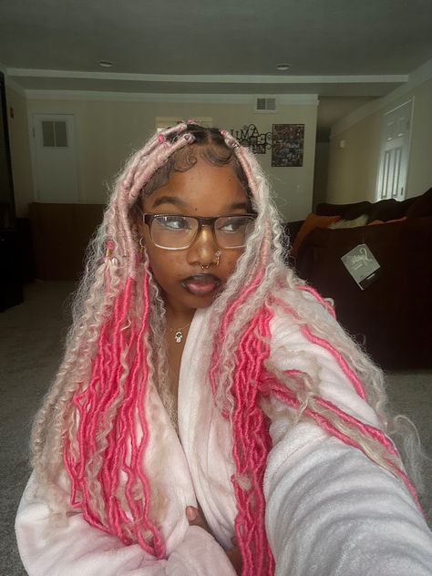 Black Hairstyles Braids Color, All Pink Box Braids, Pink And Blonde Invisible Locs, Y2k Soft Loc Hairstyles, Invisible Locs Pink, Hot Pink Faux Locs, Pink Locs Hairstyles, Pink And Blonde Locs Black Women, Braids On Dyed Hair