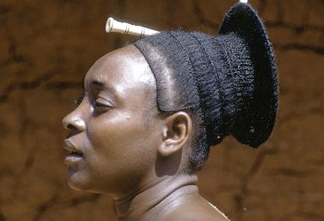 36 Gorgeous Traditional African Hairstyles for the Trendy Black Woman – Svelte Magazine Traditional Hairstyle, Afrikaanse Kunst, Dr Congo, Democratic Republic Of The Congo, Social Status, African People, We Are The World, People Of The World, African Culture