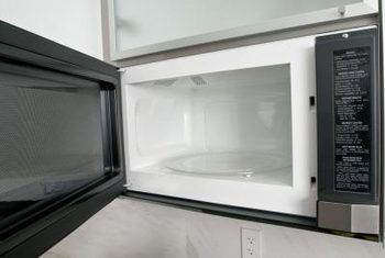 Microwave Above Stove, Clean Microwave Vinegar, Built In Microwave Oven, Over The Range Microwave, Microwave Hood, Frozen Meat, Microwave Popcorn, Clean Microwave, Range Microwave