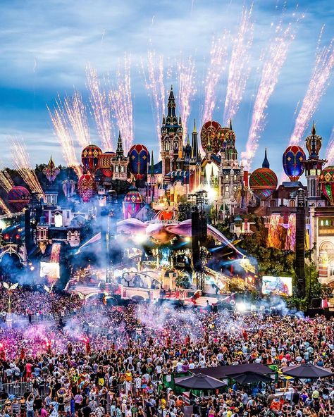 Boom Town Festival, Tommorowland Festival Aesthetic, Tomorrowland Aesthetic, Tomorrowland Festival, Tomorrow Land, Concert Vibes, Concert Lights, Festival Aesthetic, Electronic Music Festival