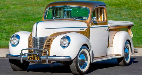 Known as the FoMoCo Freighter, this wildly customized 1937 Ford was featured prominently in the August 1962 issue of Rod and Custom magazine. The build was completed over the span of 13 years by Ray Nish, a service manager for a Lincoln-Mercury dealership in Oakland, California. Nish fitted... Custom Magazine, Mercedes Benz 220, Byzantine Gold, Inside Out Style, 1940 Ford, Pickups For Sale, Ford Lincoln Mercury, Classic Pickup Trucks, Lincoln Mercury