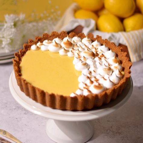 Lemon Meringue Pie Easy, Best Lemon Meringue Pie, Easy Meringues, Greek Yogurt Cheesecake, Biscoff Recipes, Meringue Pie Recipes, Biscoff Cookies, Easy Holiday Recipes, Best Pie