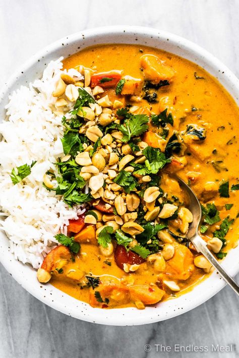 Peanut Curry Chicken, Thai Peanut Curry, Thai Peanut Sauce Recipe, Peanut Butter Curry, Thai Flavors, Curry Chicken Recipe, Peanut Curry, Curry Recipes Vegetarian, Chicken Breast Crockpot Recipes