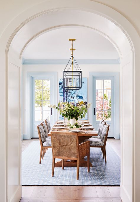 ocStep inside this absolutely fabulous getaway house in coastal Maine Three Season Room, Shingle Style Homes, Dining Room Blue, New England Homes, The Dining Room, Dining Room Inspiration, House And Home Magazine, Pretty House, Blue Walls