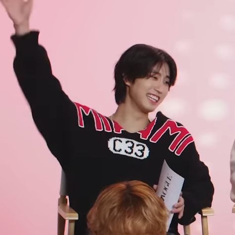 [Teen Vogue] Stray Kids Answer Questions About Each Other interview skz icon pfp laugh laughing smile smiling Han Jisung Laughing, Skz Icon, Love Your Smile, Make Her Smile, Han Jisung, Icon Pfp, Teen Vogue, Your Smile, Love Your