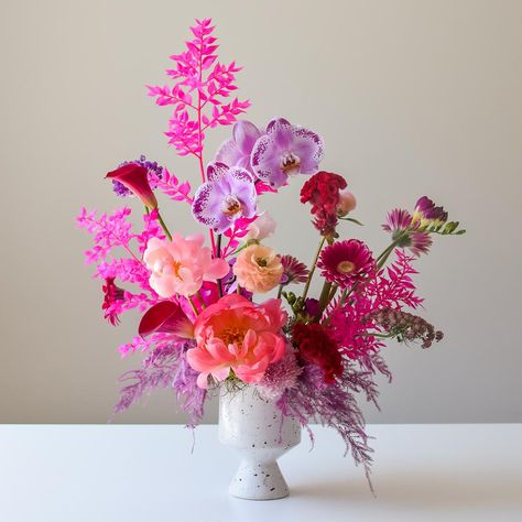 80s Floral Arrangements, Fairy Flower Arrangements, Funky Floral Arrangements, Funky Centerpieces, Bright Flower Arrangements, Whimsical Floral Arrangements, Barbie Flowers, Bright Floral Arrangements, Funky Flowers