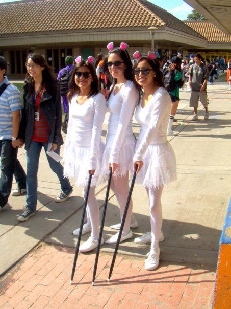 Creative group Halloween costume Costumes For A Group Of Three, 3 Blind Mice Costume Shrek, Shrek Costume Group, Shrek Group Costume, Blind Mice Costume, Three Blind Mice Costume, The Three Blind Mice, Mice Costume, Shrek Halloween