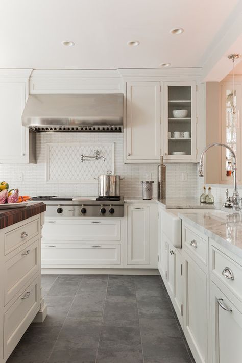 Creamy white cabinets paired with Supreme White Quartzite countertops | Venegas and Company Modern Shaker Kitchen, Kitchen With White Cabinets, Slate Kitchen, Grey Kitchen Floor, Grey Floor Tiles, Slate Flooring, Shaker Kitchen, Kitchen Floor Tile, Grey Flooring