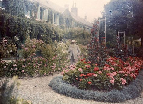 Return of the Lilies: Monet makes a triumphant encore at the Kimbell Aesthetic House Outside, Monet Giverny, Giverny Monet, Monet Garden Giverny, Monet Garden, Paris Chateau, Monet's Garden, Garden Aesthetic, Paris Art