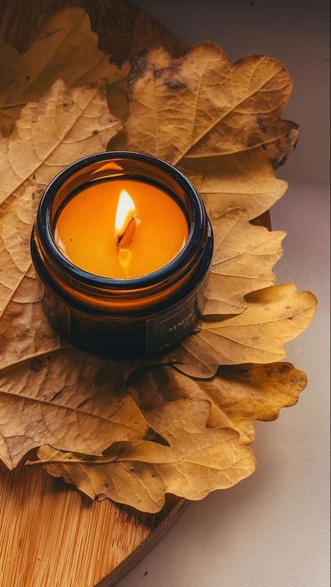 Autumn Candles Aesthetic, Aesthetic Workplace, Candle Wallpaper, Candles Aesthetic Cozy, Fall Living Room Ideas, Candle Photography Ideas, Candle Photoshoot, Candle Photography, Candles Aesthetic