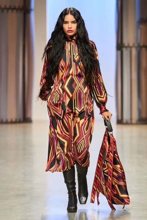 Leonard Paris Fall 2024 Ready-to-Wear Runway, Fashion Show & Collection Review [PHOTOS] Paris Autumn, Leonard Paris, Autumn Winter 2024, Fall Winter 2024, Fashion Show Collection, Winter 2024, Fall 2024, Male Beauty, Business Fashion