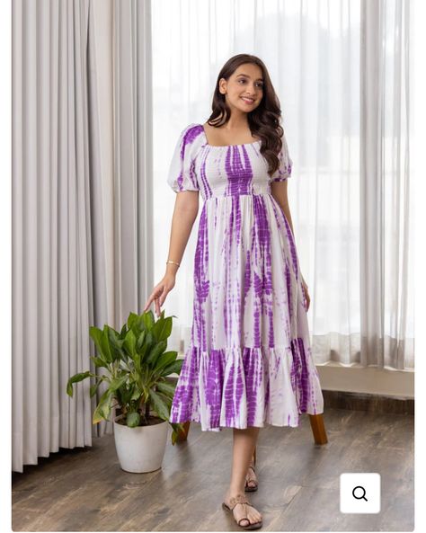 Tie And Dye Frock Design, Kurti Stitching, Valentines Day Looks, Designer Dresses Couture, Simple Frock, Plain Kurti, Dress Designs For Stitching, Dress For Pregnant Women, Dresses Couture