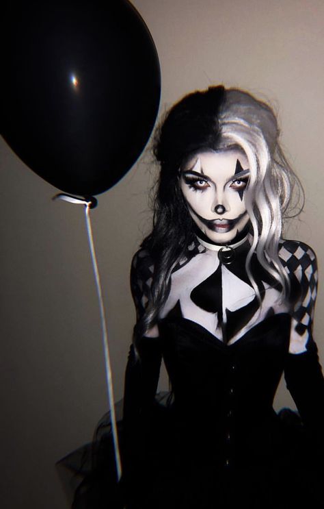 Goth Clown, Creepy Clown Makeup, Scary Clown Costume, Black And White Clown, Clown Costume Women, Clown Halloween Costumes, Scary Clown Makeup, Clown Clothes, Creepy Halloween Makeup