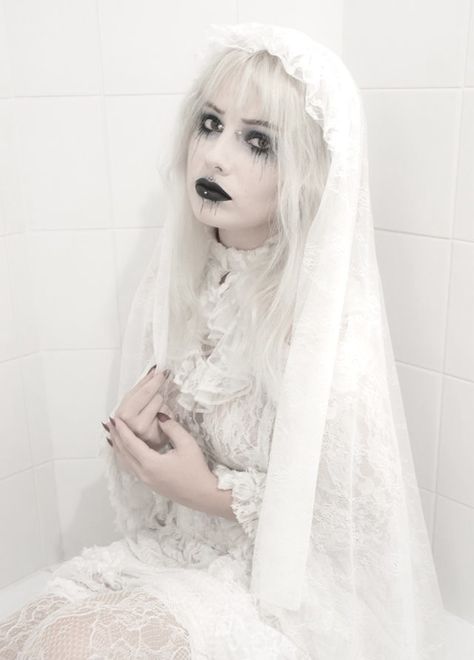 Vampire Wedding Dress White, Ghost Wedding Dress, Ghost Bride Aesthetic, White Goth Wedding Dress, White Hair Halloween Costume, Ghost Aesthetic Outfit, White Ghost Aesthetic, Goth Wedding Dress White, Victorian Ghost Aesthetic