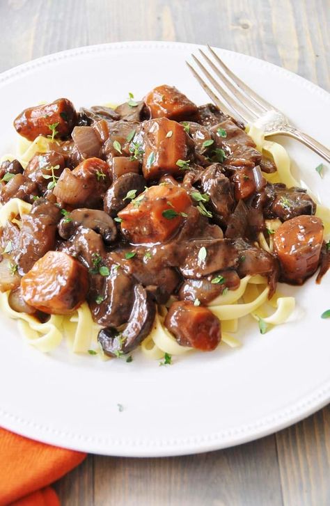 Vegan Mushroom Bourguignonne AKA the best thing I've ever eaten Vegan Mushroom, Veggie Meals, Vegan Cooking, Meatless Meals, Vegan Foods, Curries, Vegan Eating, Vegan Dishes, Vegan Dinners