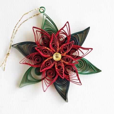 https://flic.kr/p/CrsDdh | Quilled poinsettia with two tone leaves, gold glitter and diamante Quilled Poinsettia, Quilled Snowflakes, Quilled Christmas, Quilled Flowers, Quilling Christmas, Paper Quilling Patterns, Quilled Paper Art, Quilled Creations, Holiday Snowflakes