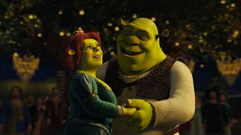 Shrek And Fiona Wallpaper, Shrek Scenes, Fiona And Shrek, Shrek Aesthetic, Shrek Movie, Shrek Fiona, Shrek Character, Fiona Shrek, Animated Movie Posters