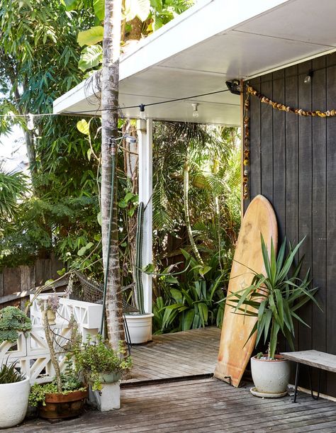 Surf Shack, NSW Australia Annie Portelli, Beach Shacks, Rammed Earth Homes, Earthy Home, Cabin House, Pretty Beach, Surf House, Surf Shack, Beach Shack