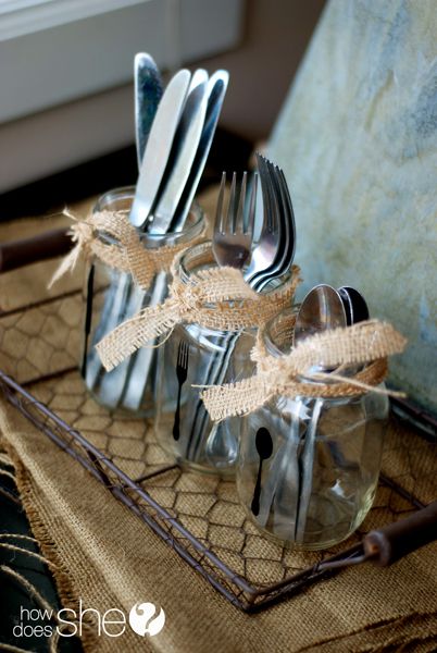 Thanksgiving dinner (or other occasion) have silverware in mason jars setting out. It's nice looking and handy. Thanksgiving Utensil Holder Ideas, Diy Thanksgiving Table Settings, Silverware Display, Beautiful Thanksgiving Table Settings, Rustic Thanksgiving Table, Thanksgiving Table Settings Diy, Thanksgiving Centers, Thanksgiving Table Settings Simple, Simple Thanksgiving Table