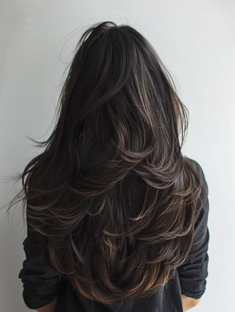 Layered U Haircut, Long Hair Haircuts Women, Long Layered Hair With Balayage, Layer U Cut, Women Haircut Long Hair, Volumous Layered Hair, Types Of Hair Layering, Long Layered Haircuts Volume, Wavy Haircuts For Long Hair