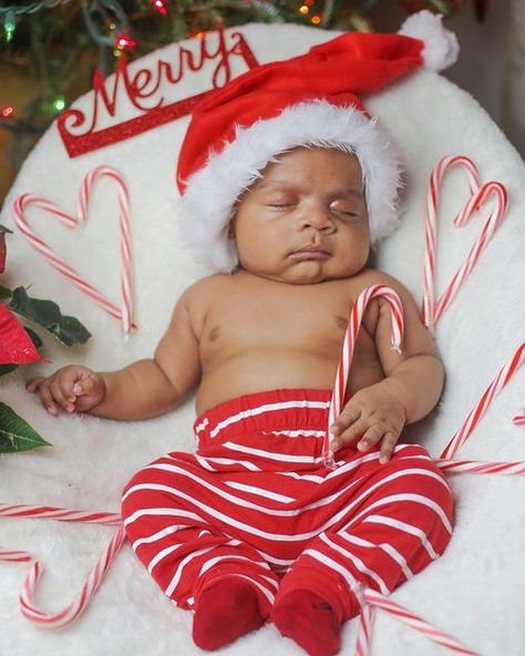 Candy Cane Baby Photoshoot, Christmas 9 Month Old Pictures, Newborn Home Christmas Pictures, Christmas Photos With Infant, Winter Wonderland Christmas Photo Shoot, Christmas 5 Month Old Photos, At Home Newborn Christmas Pictures, 1 Month Christmas Pictures, Christmas Newborn Pictures With Sibling