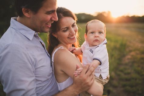 Baby With Parents, 3 Month Old Baby Pictures, Two Month Old Baby, Fall Photoshoot Family, Outdoor Family Photoshoot, Baby Family Pictures, 5 Month Old Baby, First Family Photos, 4 Month Old Baby