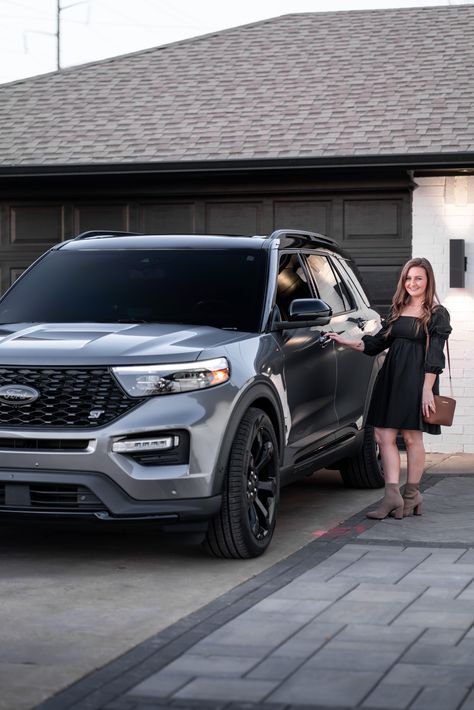 Steer into the weekend with style in your #FordExplorer from #BillBrownFord! 🌟💫 #DetroitMI #MetroDetriot #ExplorerSUV #FordSUV #FordDealership New Ford Explorer, Explorer St, Livonia Michigan, 3rd Row Suv, Ford Suv, Ford Explorer Xlt, Auto Design, Crossover Suv, Expedition Vehicle