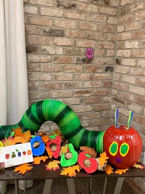 Daycare Pumpkin Decorating, Insect Pumpkin Decoration, Pumpkin Paint Book Character, Pumpkin Decorating Ideas From Books, Paint Pumpkin Contest, Pumpkin Ideas For Halloween Contest, Pumpkins For School Contest, Pumpkin Contest Ideas No Carve Book Characters, Pumpkin Decorating Characters