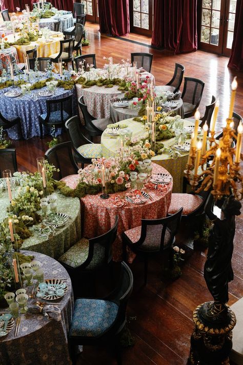 Round Wedding Tables Are Trending Again: Here's How to Arrange, Group, and Decorate Them Round Table Settings, Dover Hall, Wedding Table Layouts, Round Wedding Tables, Groom Style Wedding, Honeymoon Registry, Wedding Moodboard, Wedding 2025, Wedding Attire Guest